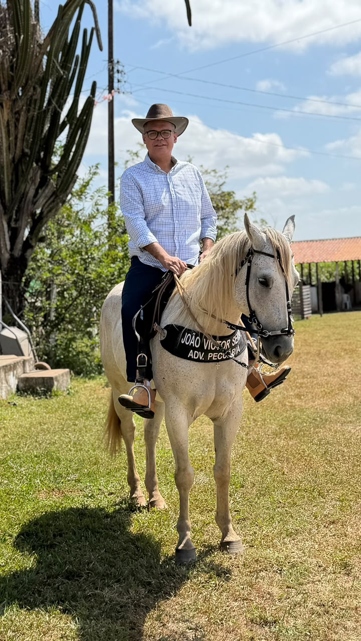 Retrato de João Victor Serpa, advogado especialista em Direito Bancário do Agronegócio